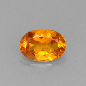 Clinohumite Jaune orange naturelle Coupe ovale, 0.66 ct, VS-SI