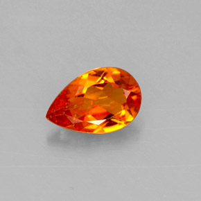 Clinohumite Jaune orange naturelle En forme de poire, 0.63 ct, VS-SI