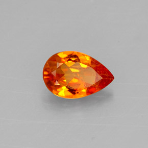 Clinohumite Jaune orange naturelle En forme de poire, 0.63 ct, VS-SI