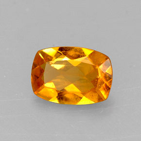 Clinohumite orange naturelle coupe coussin, 0,65 ct, VS