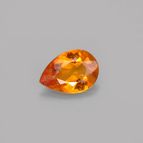 Clinohumite Jaune orange naturelle En forme de poire, 0.64 ct, VS-SI