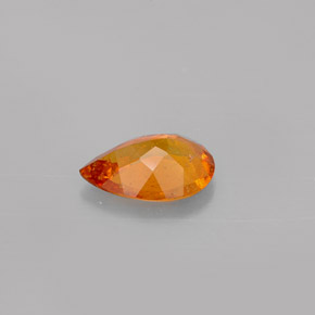 Clinohumite Jaune orange naturelle En forme de poire, 0.64 ct, VS-SI