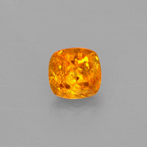 Clinohumite orange naturelle coupe coussin, 0,60 ct, VS-SI