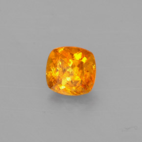 Clinohumite orange naturelle coupe coussin, 0,60 ct, VS-SI
