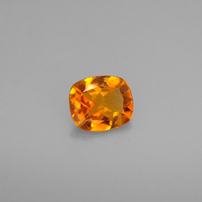 Clinohumite orange naturelle coupe coussin, 0,49 ct, VS-SI