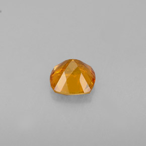 Clinohumite orange naturelle coupe coussin, 0,53 ct, VS-SI