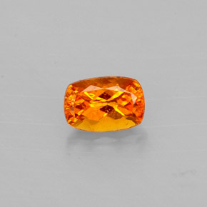 Clinohumite orange naturelle coupe coussin, 0,59 ct, VS