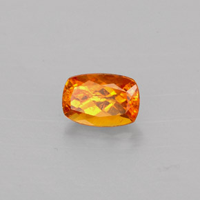 Clinohumite orange naturelle coupe coussin, 0,59 ct, VS