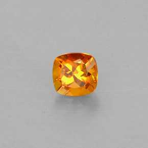 Clinohumite orange naturelle coupe coussin, 0,40 ct, VS