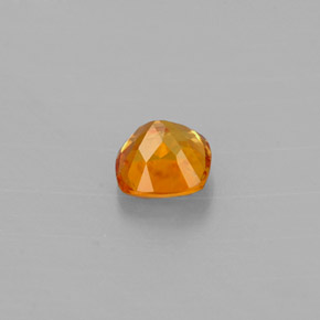 Clinohumite orange naturelle coupe coussin, 0,40 ct, VS