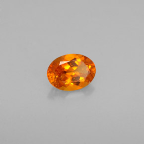 Clinohumite Jaune orange naturelle Coupe ovale, 0.50 ct, VS