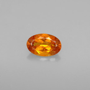 Clinohumite Jaune orange naturelle Coupe ovale, 0.54 ct, VS-SI