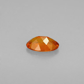 Clinohumite Jaune orange naturelle Coupe ovale, 0.54 ct, VS-SI