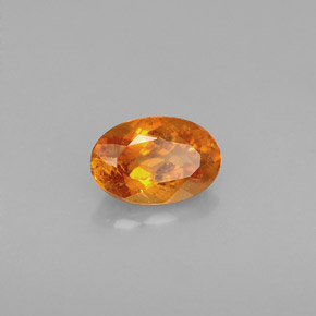 Clinohumite Jaune orange naturelle Coupe ovale, 0.64 ct, VS-SI