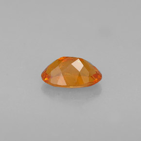 Clinohumite Jaune orange naturelle Coupe ovale, 0.64 ct, VS-SI