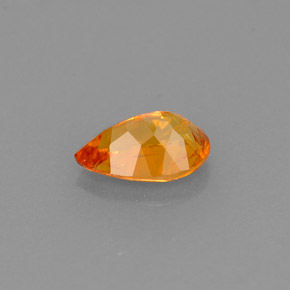 Clinohumite Jaune orange naturelle En forme de poire, 0.69 ct, VS-SI
