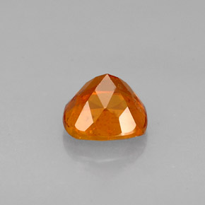 Clinohumite orange naturelle coupe coussin, 0,60 ct, VS-SI