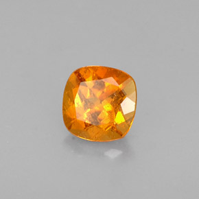 Clinohumite Jaune orange naturelle Coupe coussin, 0.41 ct, VS