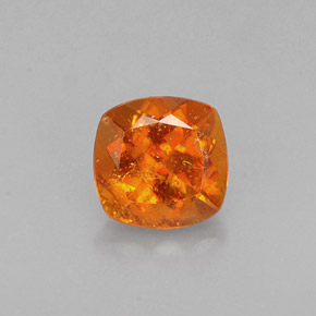 Clinohumite Jaune orange naturelle Coupe coussin, 0.62 ct, VS