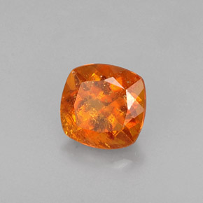 Clinohumite Jaune orange naturelle Coupe coussin, 0.62 ct, VS