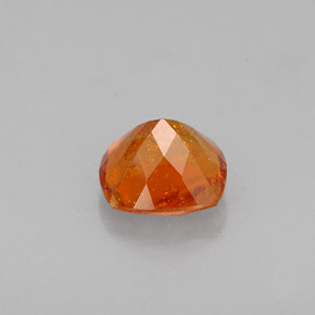 Clinohumite Jaune orange naturelle Coupe coussin, 0.62 ct, VS