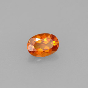 Clinohumite orange naturelle coupe ovale, 0,55 ct, VVS-VS