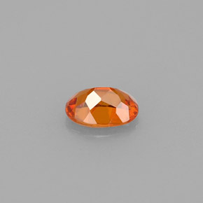Clinohumite orange naturelle coupe ovale, 0,55 ct, VVS-VS