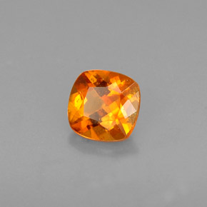 Clinohumite orange naturelle coupe coussin, 0,51 ct, VS