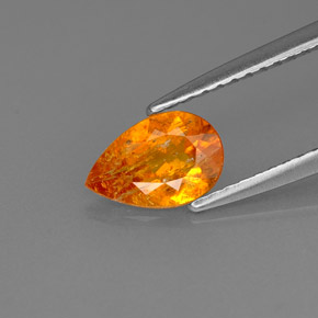 Clinohumite orange naturelle en forme de poire, 0,66 ct, SI
