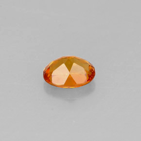 Clinohumite orange naturelle coupe ovale, 0,44 ct, VS