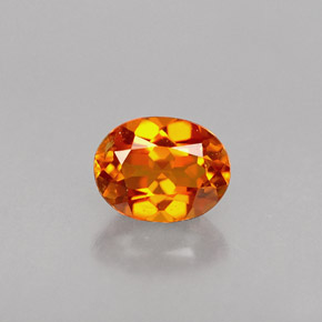 Clinohumite orange naturelle coupe ovale, 0,36 ct, VS