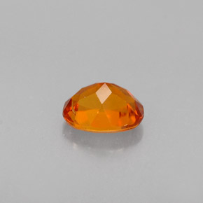 Clinohumite orange naturelle coupe ovale, 0,36 ct, VS