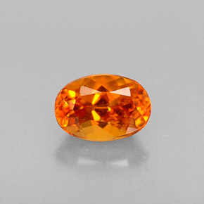 Clinohumite orange naturelle coupe ovale, 0,45 ct, VS