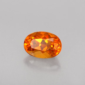 Clinohumite orange naturelle coupe ovale, 0,45 ct, VS