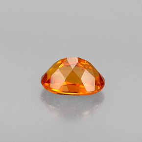 Clinohumite orange naturelle coupe ovale, 0,45 ct, VS