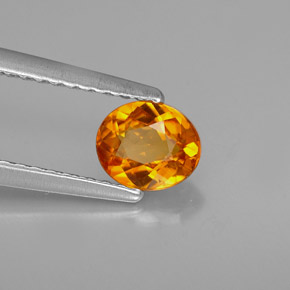 Clinohumite Jaune orange naturelle Coupe ovale, 0.54 ct, VS