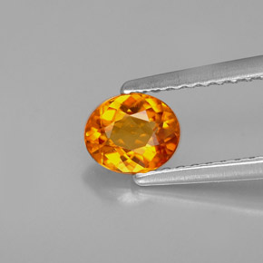 Clinohumite Jaune orange naturelle Coupe ovale, 0.54 ct, VS