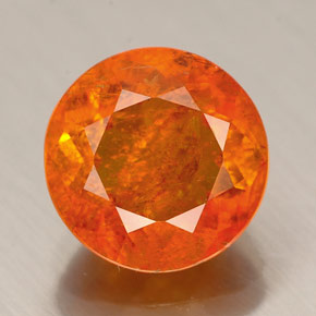 Clinohumite Jaune orange naturelle Coupe roude, 3.12 ct, SI