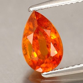 Clinohumite Jaune orange naturelle En forme de poire, 1.75 ct, SI