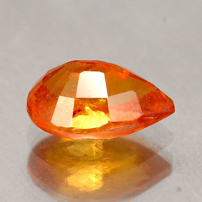 Clinohumite Jaune orange naturelle En forme de poire, 1.75 ct, SI