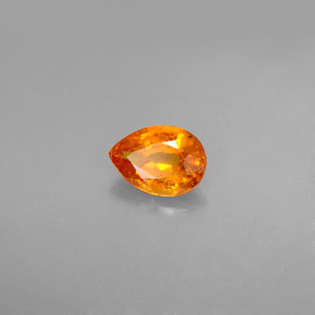 Clinohumite Jaune orange naturelle En forme de poire, 0.91 ct, SI