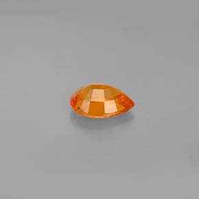 Clinohumite Jaune orange naturelle En forme de poire, 0.91 ct, SI