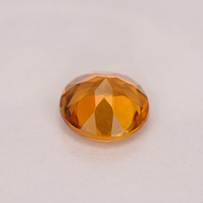 Clinohumite Jaune orange naturelle Coupe roude, 0.71 ct, VS