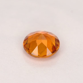 Clinohumite orange jaunâtre naturelle coupe roude, 0,68 ct, VS-SI