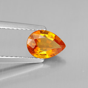 Clinohumite Jaune orange naturelle En forme de poire, 0.72 ct, VS-SI