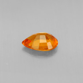 Clinohumite Jaune orange naturelle En forme de poire, 0.72 ct, VS-SI
