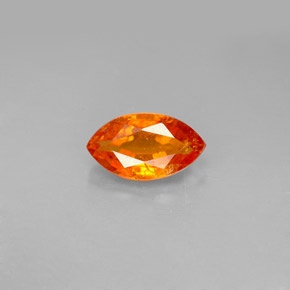 Clinohumite Jaune orange naturelle Marquise, 1.36 ct, VS-SI