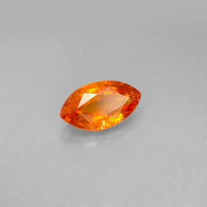 Clinohumite Jaune orange naturelle Marquise, 1.36 ct, VS-SI