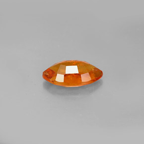 Clinohumite Jaune orange naturelle Marquise, 1.36 ct, VS-SI