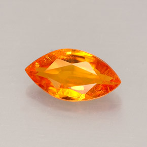 Clinohumite Jaune orange naturelle Marquise, 0.67 ct, VS-SI